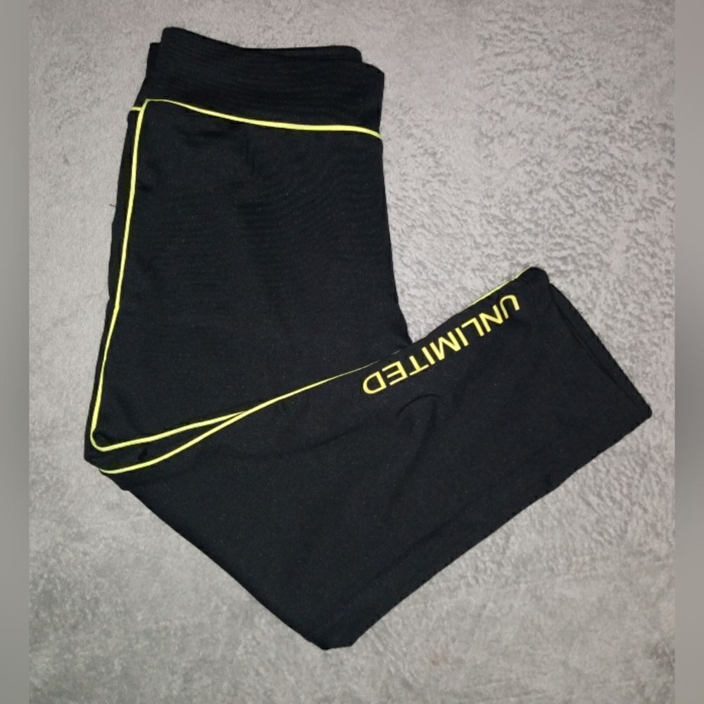 Imoda sport -Neon and & black leggings size Small NWT Great Condition